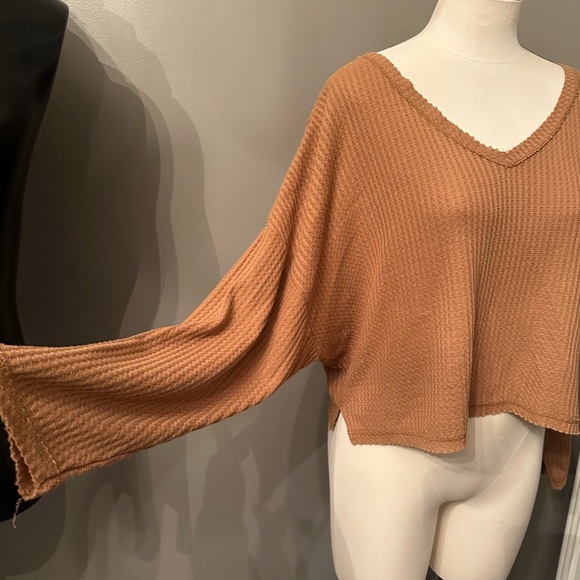 Cozy Tan V-Neck textured oversized crop - Picture 2 of 5